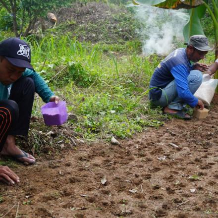 WARGA DESA BAWAHAN SEBERANG 